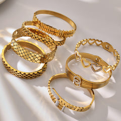18K Gold-Plated Heart Detail Cuff Bracelet