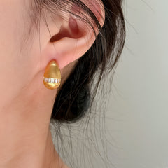 Daphne Vintage-Inspired Teardrop Stud Earrings
