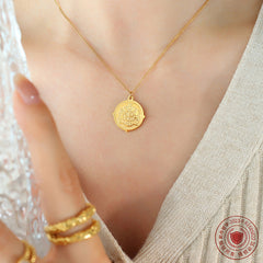 Ornate Round Motif Pendant Necklace