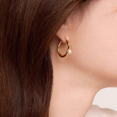 Daphne Pearl Stud Earrings No. 109627