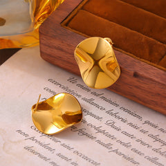 Rippled Round Statement Stud Earrings
