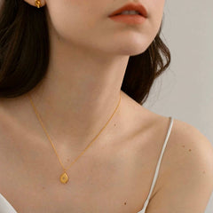 Daphne Teardrop Pendant Necklace