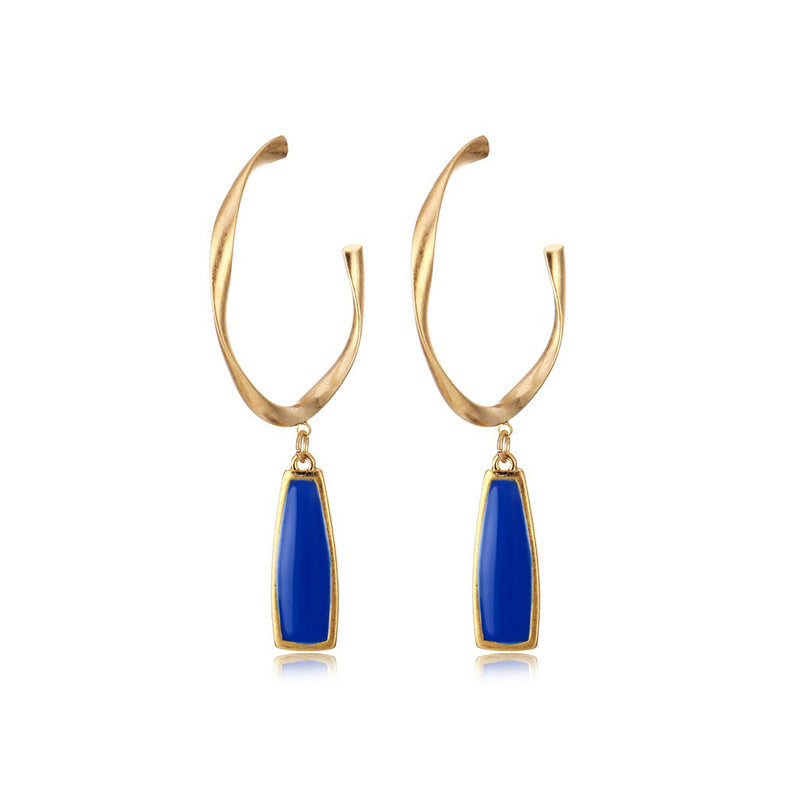 Daphne Vintage-Inspired Stud Earrings