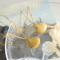Scallop Shell Pendant Necklace