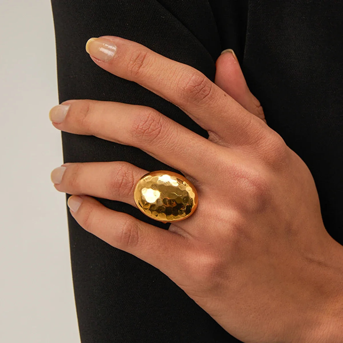 18K Hammered Oval Dual Band Ring