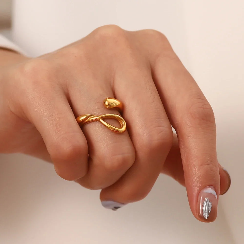 18K Curved Elegance Ring