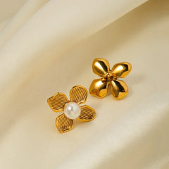 18K Four Petal Textured Pearl Flower