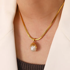 18K Blooming Pearl Necklace and Earrings