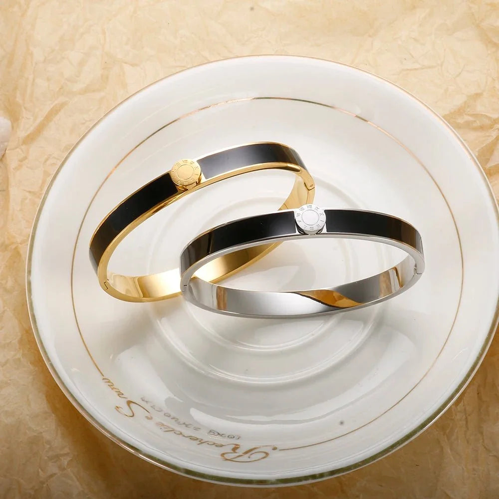 Classy Roman Numeral Bangle Bracelet and Rings - Veinci
