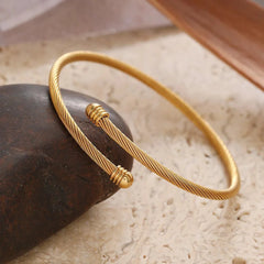 Classy Twisted Bangle Bracelet - Veinci