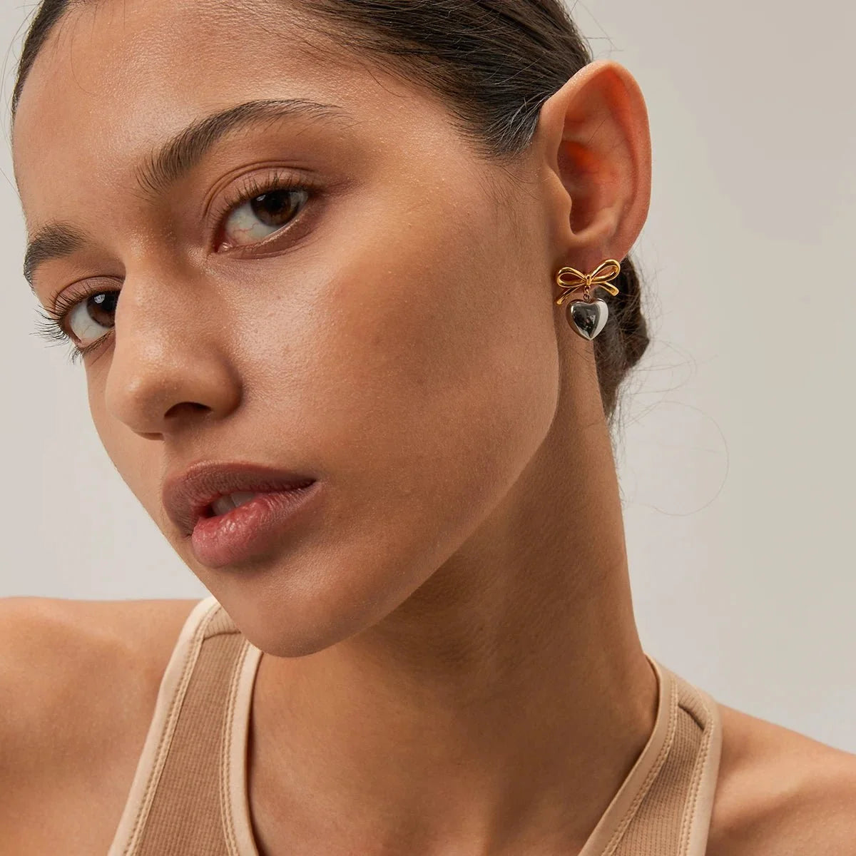 Dainty Bow Heart Earrings - Veinci