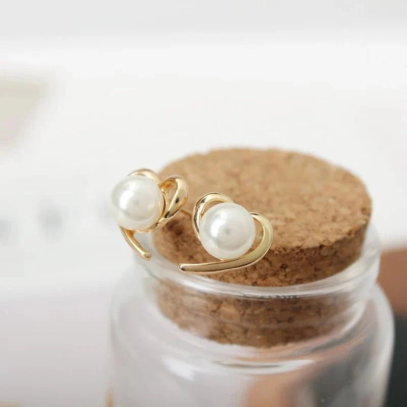 Dainty Gold Accented Heart Pearl Stud Earrings - Veinci