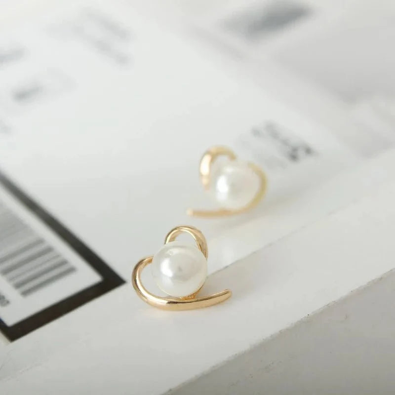 Dainty Gold Accented Heart Pearl Stud Earrings - Veinci