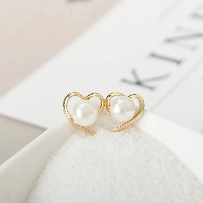 Dainty Gold Accented Heart Pearl Stud Earrings - Veinci