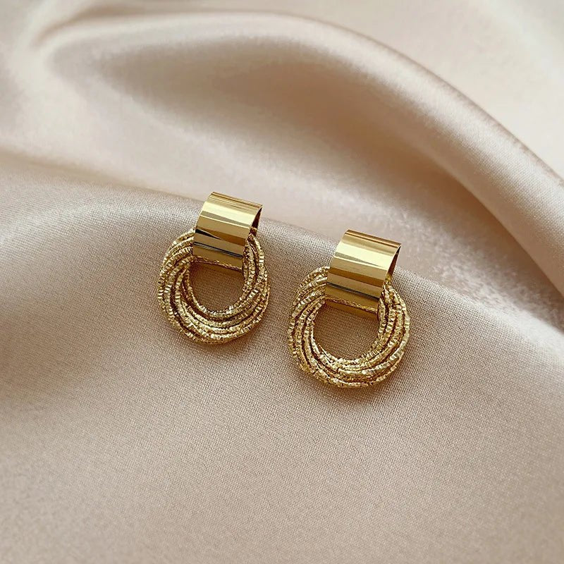 Dainty Strung Circle Chain Earrings - Veinci