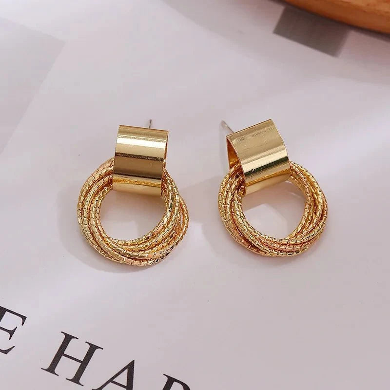 Dainty Strung Circle Chain Earrings - Veinci