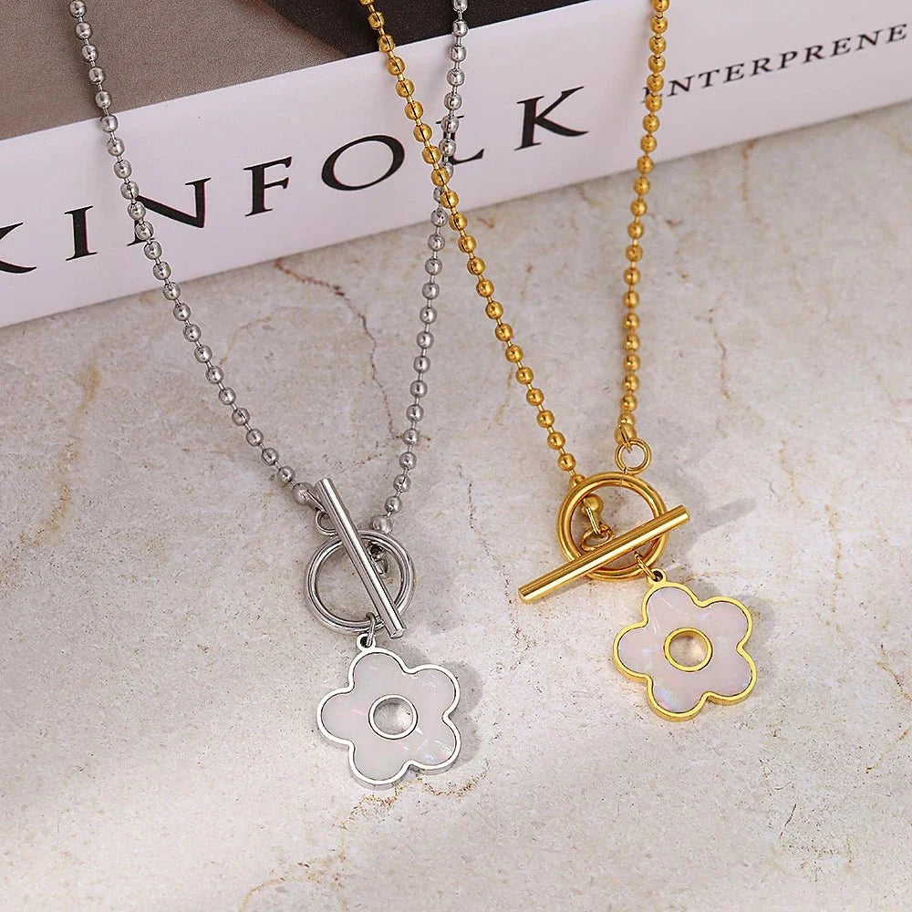 Floral Shell Open Clasp Necklace - Veinci