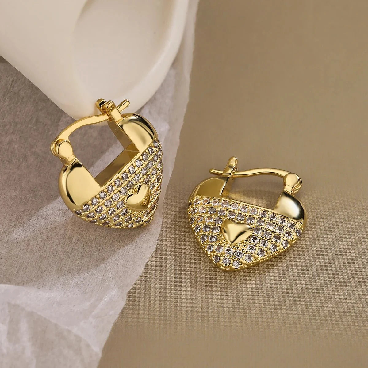 Glamorous Diamond Heart Earrings - Veinci