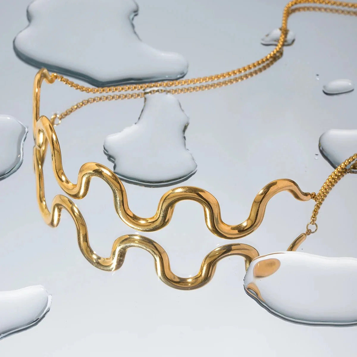 Gold Wavy Statement Bracelet and Necklace - Veinci