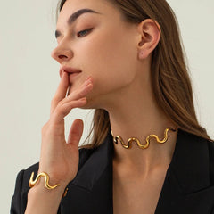 Gold Wavy Statement Bracelet and Necklace - Veinci