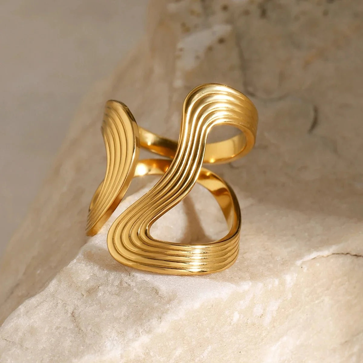 Modern Spiral Textured Ring - Veinci
